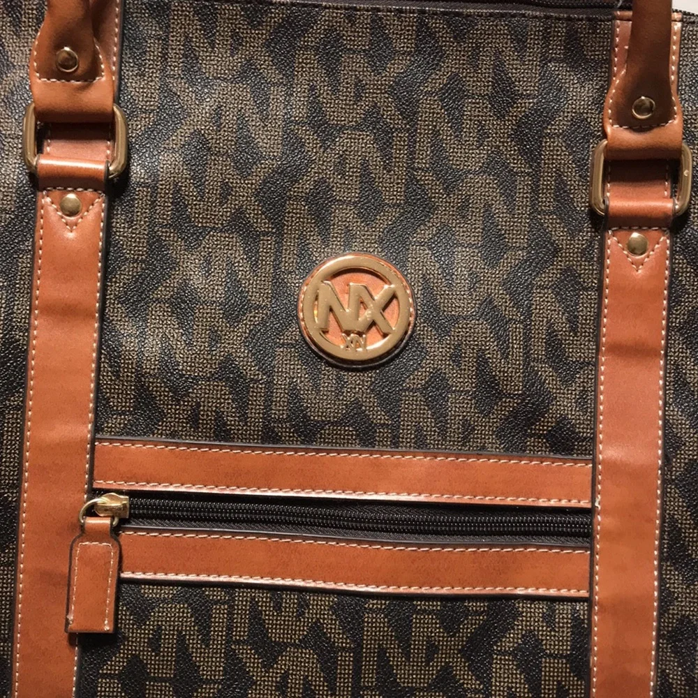 NX signature logo weekender, fully lined with inside zipper pocket. - Picture 3 of 9